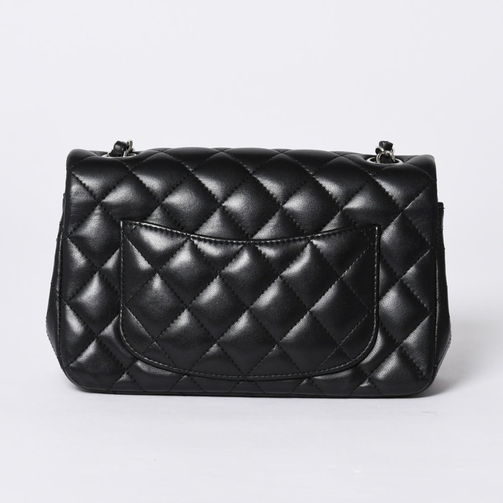 極美品 CHANEL シャネル ミニマトラッセ19 Sフラップ Sチェーンショルダーバッグ 26番台 ラムスキン ココマーク シルバー金具 中古 4a000416