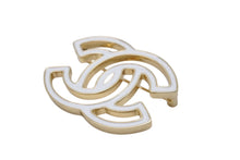 Load image into Gallery viewer, 極美品 CHANEL シャネル ココマーク ブローチ 重量約31.3g B24A刻印 メタル ゴールド ホワイト バイカラー 中古 4b003932