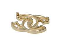 Load image into Gallery viewer, 極美品 CHANEL シャネル ココマーク ブローチ 重量約31.3g B24A刻印 メタル ゴールド ホワイト バイカラー 中古 4b003932