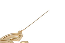 Load image into Gallery viewer, 極美品 CHANEL シャネル ココマーク ブローチ 重量約31.3g B24A刻印 メタル ゴールド ホワイト バイカラー 中古 4b003932