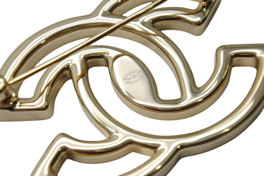 Very good condition CHANEL Coco mark brooch Weight approx. 35.0g B24A engraved Metal Gold Black Bicolor Used 4b003933