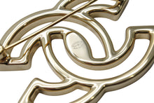 Load image into Gallery viewer, 極美品 CHANEL シャネル ココマーク ブローチ 重量約35.0g B24A刻印 メタル ゴールド ブラック バイカラー 中古 4b003933