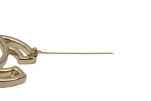 Load image into Gallery viewer, 極美品 CHANEL シャネル ココマーク ブローチ 重量約35.0g B24A刻印 メタル ゴールド ブラック バイカラー 中古 4b003933