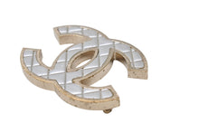 Load image into Gallery viewer, CHANEL シャネル ココマーク ブローチ 重量約23.5g B17V刻印 キルティング メタル シルバー ゴールド 美品 中古 4b003935