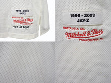 Load image into Gallery viewer, MITCHELL &amp; NESS ミッチェル&amp;ネス ノースリーブ JAY-Z ROC-A-FELLA NY RN#106371 ナイロン ホワイト ブルー オレンジ サイズ54 美品 中古 4b004708