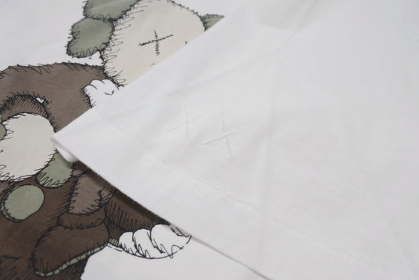 新品未使用品 UNIQLO ユニクロ ｘ KAWS カウズ コラボ 半袖Tシャツ ホワイト サイズ XL 中古 4b005647