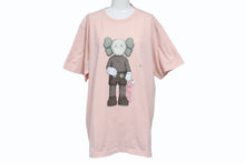 画像をギャラリービューアに読み込む, 新品未使用 UNIQLO ユニクロ ｘ KAWS カウズ コラボ 半袖Tシャツ ピンク サイズ XL 中古 4b005652