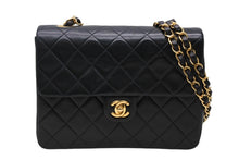 Load image into Gallery viewer, 極美品 CHANEL シャネル ミニマトラッセ20 Sフラップ Sチェーンショルダーバッグ A2800 2番台 ココマーク ラムスキン ブラック 中古 4b011636