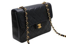 Load image into Gallery viewer, 極美品 CHANEL シャネル ミニマトラッセ20 Sフラップ Sチェーンショルダーバッグ A2800 2番台 ココマーク ラムスキン ブラック 中古 4b011636