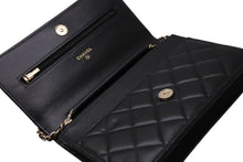 Load image into Gallery viewer, 新品同様 CHANEL シャネル チェーンショルダーウォレット 長財布 AP3807 ランダム番台 ココマーク ラムスキン ブラック 中古 4b011764