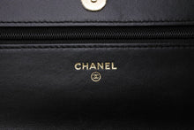 Load image into Gallery viewer, 新品同様 CHANEL シャネル チェーンショルダーウォレット 長財布 AP3807 ランダム番台 ココマーク ラムスキン ブラック 中古 4b011764