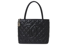 Load image into Gallery viewer, 極美品 CHANEL シャネル 復刻トートバッグ ハンドバッグ 7番台 キャビアスキン ブラック ココマーク ロゴ 鞄 シルバー金具 中古 4c075959
