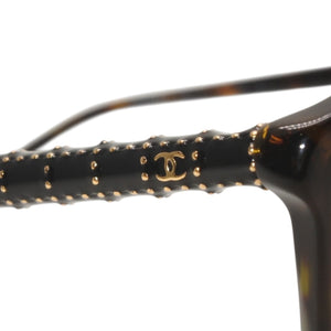 Very good condition CHANEL Wellington sunglasses eyewear 5207-A c.714/3B size 56□17 here mark tortoiseshell color used 4a000124
