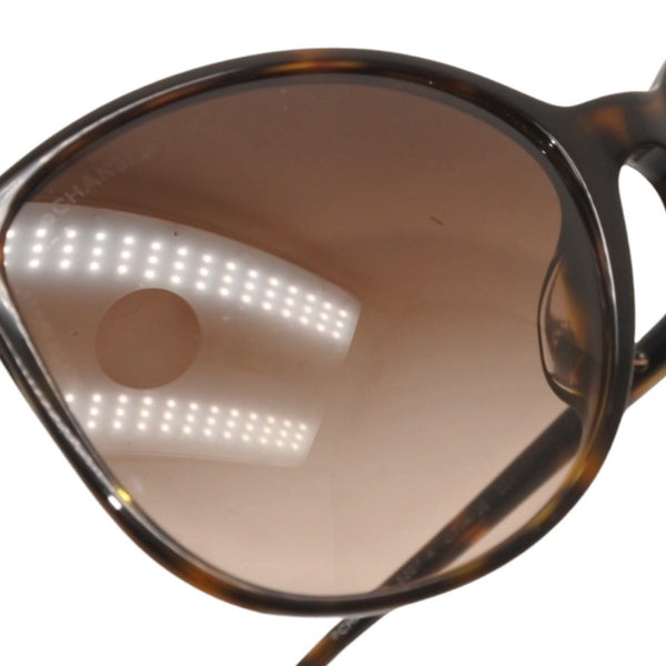Very good condition CHANEL Wellington sunglasses eyewear 5207-A c.714/3B size 56□17 here mark tortoiseshell color used 4a000124