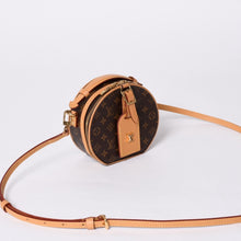 画像をギャラリービューアに読み込む, 新品未使用 LOUIS VUITTON ルイヴィトン ミニ ボワット シャポー 2WAYバッグ M83575 モノグラム ブラウン ゴールド金具 中古 4a000724