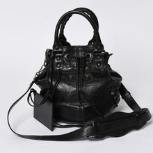 画像をギャラリービューアに読み込む, BALENCIAGA バレンシアガ ジャイアント ミニポンポン 2WAYハンドバッグ ブラック 246438 レザー シルバー金具 美品 中古 4a000165