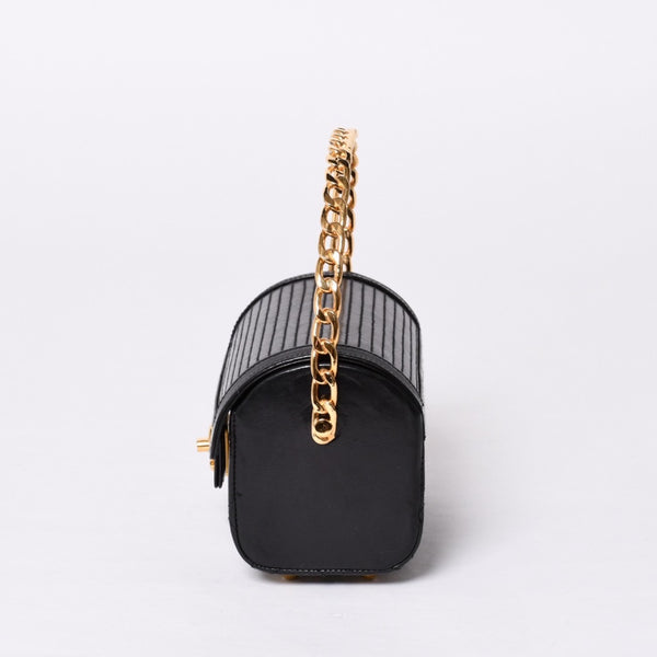 Very Good Condition CHANEL Chain Top Handle Mini Handbag Series 0 Coco Mark Lambskin Black Gold Hardware Used 4a000942