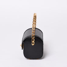 画像をギャラリービューアに読み込む, 極美品 CHANEL シャネル チェーントップハンドル ミニハンドバッグ 0番台 ココマーク ラムスキン ブラック ゴールド金具 中古 4a000942
