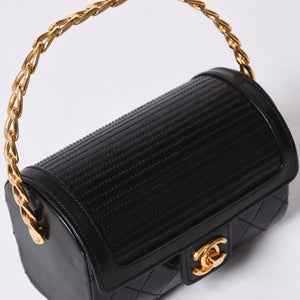 Very Good Condition CHANEL Chain Top Handle Mini Handbag Series 0 Coco Mark Lambskin Black Gold Hardware Used 4a000942