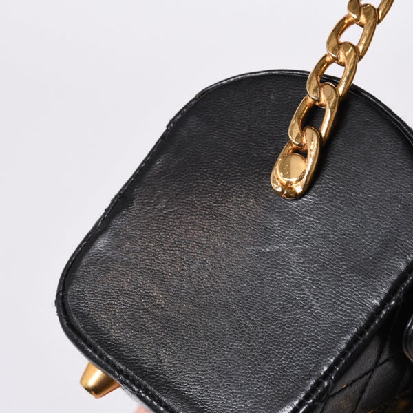 Very Good Condition CHANEL Chain Top Handle Mini Handbag Series 0 Coco Mark Lambskin Black Gold Hardware Used 4a000942