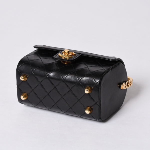 Very Good Condition CHANEL Chain Top Handle Mini Handbag Series 0 Coco Mark Lambskin Black Gold Hardware Used 4a000942