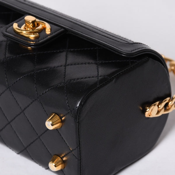 Very Good Condition CHANEL Chain Top Handle Mini Handbag Series 0 Coco Mark Lambskin Black Gold Hardware Used 4a000942