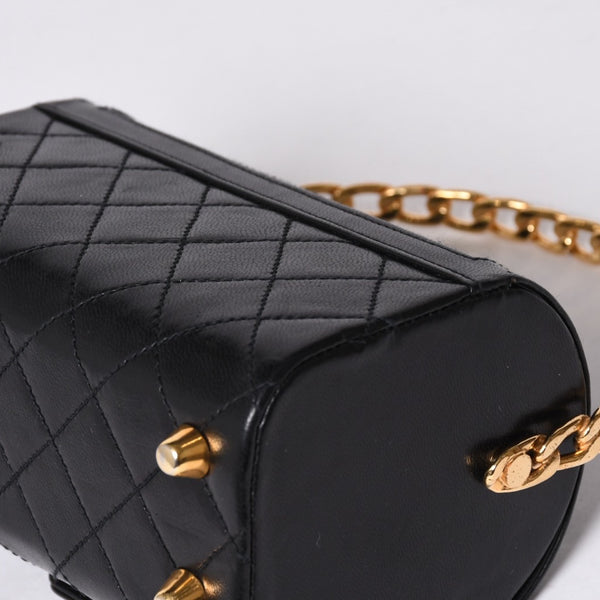 Very Good Condition CHANEL Chain Top Handle Mini Handbag Series 0 Coco Mark Lambskin Black Gold Hardware Used 4a000942