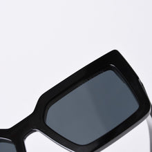 画像をギャラリービューアに読み込む, LOUIS VUITTON ルイヴィトン LVクラッシュ スクエア サングラス アイウェア Z1579E サイズ54□21 155 ブラック 美品 中古 4a000319