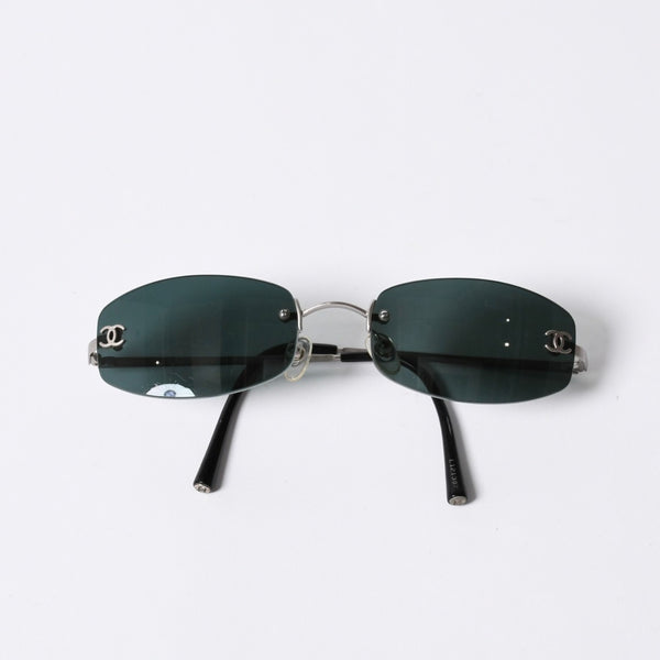 CHANEL シャネル リムレス サングラス アイウェアケース 4002 c.103/71 サイズ54□19 130 ココマーク シルバー ブラック 美品 中古 4a000117