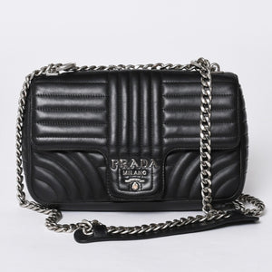 PRADA プラダ チェーンフラップ ダイアグラム キルティングレザー ミディアム ショルダーバッグ 美品 中古 4a000772