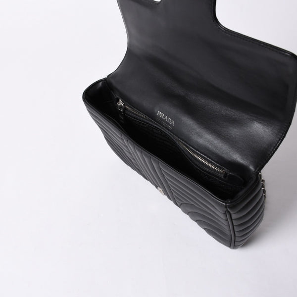 PRADA プラダ チェーンフラップ ダイアグラム キルティングレザー ミディアム ショルダーバッグ 美品 中古 4a000772