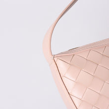 Load image into Gallery viewer, 極美品 BOTTEGA VENETA ボッテガヴェネタ イントレチャート ワンショルダーバッグ レザー FF26830 WS26830 サーモンピンク ゴールド金具 中古 4a000056