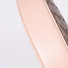 Load image into Gallery viewer, 極美品 BOTTEGA VENETA ボッテガヴェネタ イントレチャート ワンショルダーバッグ レザー FF26830 WS26830 サーモンピンク ゴールド金具 中古 4a000056