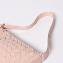 Load image into Gallery viewer, 極美品 BOTTEGA VENETA ボッテガヴェネタ イントレチャート ワンショルダーバッグ レザー FF26830 WS26830 サーモンピンク ゴールド金具 中古 4a000056