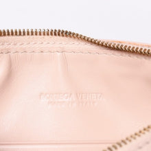 Load image into Gallery viewer, 極美品 BOTTEGA VENETA ボッテガヴェネタ イントレチャート ワンショルダーバッグ レザー FF26830 WS26830 サーモンピンク ゴールド金具 中古 4a000056