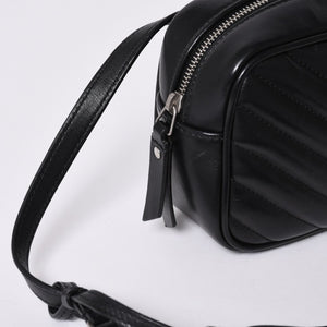 Very Good Condition SAINT LAURENT Saint Laurent Shoulder Bag V Stitch Fringe YSL Logo Black Calf 534817 Used 4a000160