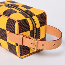 画像をギャラリービューアに読み込む, 極美品 LOUIS VUITTON ルイヴィトン N40567 ダミエポップロッカードップキット トラベルポーチ イエロー ブラウン 中古 4a000456