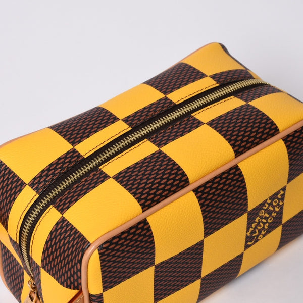 Very Good Condition LOUIS VUITTON N40567 Damier Pop Rocker Dop Kit Travel Pouch Yellow Brown Used 4a000456