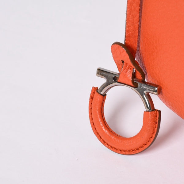 Salvatore Ferragamo サルヴァトーレ フェラガモ ショルダーバッグ AU-21 D035 オレンジ シルバー金具 美品 中古 4a000180