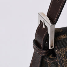 画像をギャラリービューアに読み込む, FENDI フェンディ マンマバケット ワンショルダーバッグ 26325 ズッカ柄 ブラウン シルバー金具 美品 中古 4a000403