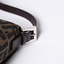 画像をギャラリービューアに読み込む, FENDI フェンディ マンマバケット ワンショルダーバッグ 26325 ズッカ柄 ブラウン シルバー金具 美品 中古 4a000403