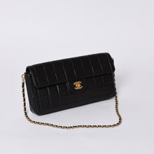 画像をギャラリービューアに読み込む, 極美品 CHANEL シャネル チョコバー チェーン ショルダーバッグ ラムスキン 黒×ゴールド レディース 7番台 中古 4a000488