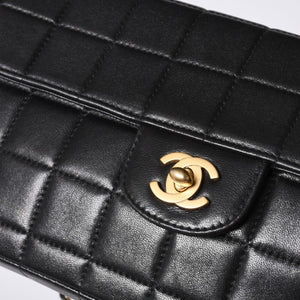 Very Good Condition CHANEL Chocolate Bar Chain Shoulder Bag Lambskin Black x Gold Ladies No. 7 Used 4a000488