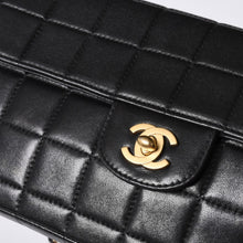 画像をギャラリービューアに読み込む, 極美品 CHANEL シャネル チョコバー チェーン ショルダーバッグ ラムスキン 黒×ゴールド レディース 7番台 中古 4a000488
