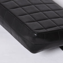 画像をギャラリービューアに読み込む, 極美品 CHANEL シャネル チョコバー チェーン ショルダーバッグ ラムスキン 黒×ゴールド レディース 7番台 中古 4a000488