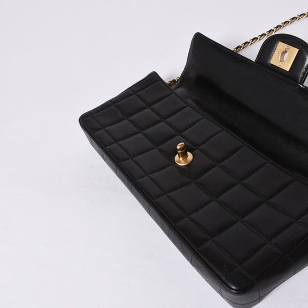 Very Good Condition CHANEL Chocolate Bar Chain Shoulder Bag Lambskin Black x Gold Ladies No. 7 Used 4a000488