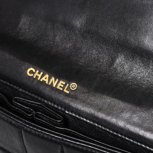 Very Good Condition CHANEL Chocolate Bar Chain Shoulder Bag Lambskin Black x Gold Ladies No. 7 Used 4a000488