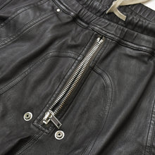 画像をギャラリービューアに読み込む, RICK OWENS リックオウエンス Buhaus Leather Cargo Pants RU02A5377-LS バウハウス レザー カーゴ パンツ ブラック サイズ38 美品 中古 4a000455