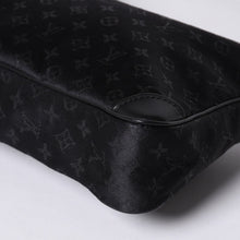 画像をギャラリービューアに読み込む, 極美品 LOUIS VUITTON ルイヴィトン リトル ブローニュ ワンショルダーバッグ M92142 モノグラム サテン ブラック シルバー金具 中古 4a000762