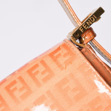 画像をギャラリービューアに読み込む, FENDI フェンディ マンマバケット ワンショルダーバッグ ズッカ オレンジ エナメル 美品 中古 4a000521